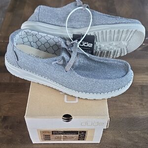 Hey Dude Size 9 Sparkling Gray Slip-On Loafers